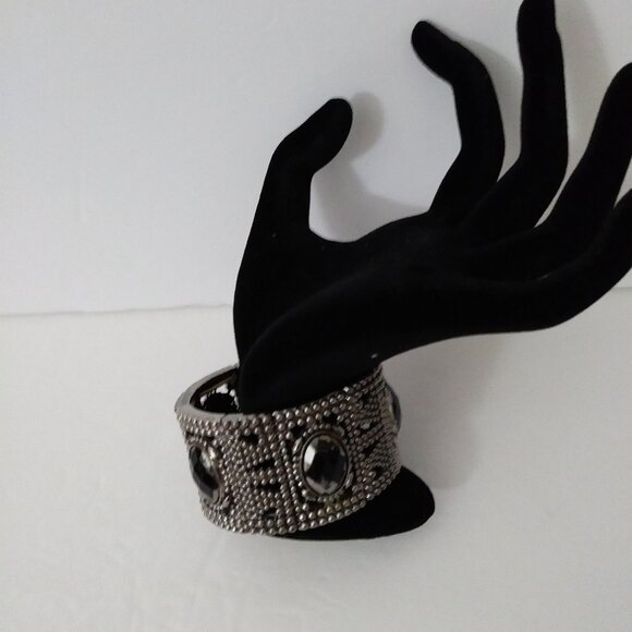 Vintage Black Silver Tone Bracelet - Picture 1 of 12